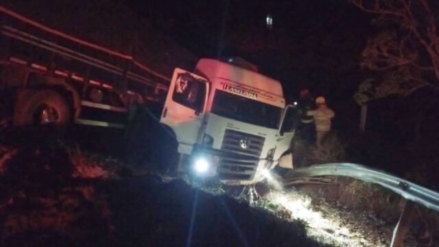 Caminhoneiro envolve em acidente na BR-050 após evadir da Polícia Militar