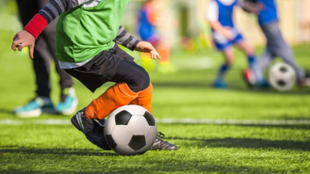 Inscrições abertas! Aulas gratuitas de futebol para crianças e adolescentes de 6 a 14 anos