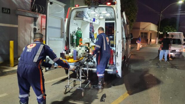 Colisão entre carro e moto deixa mulher ferida no Bairro Nossa Senhora de Fátima em Catalão