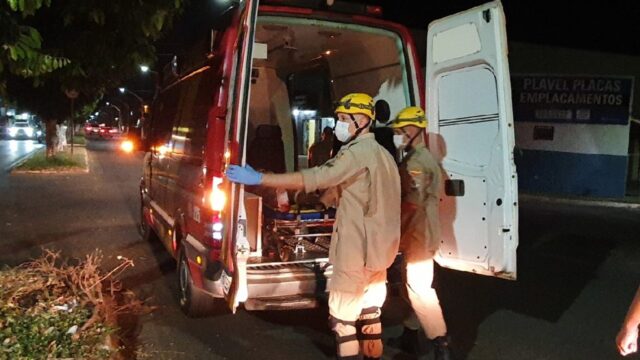 Motociclista fica ferido após colisão com carro em avenida de Catalão