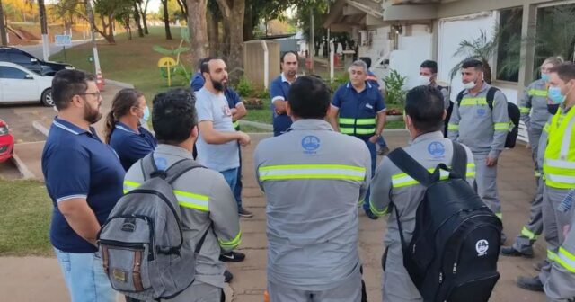 Dirigentes do Sindicato Metabase realiza assembleia com trabalhadores da empresa CREC-8