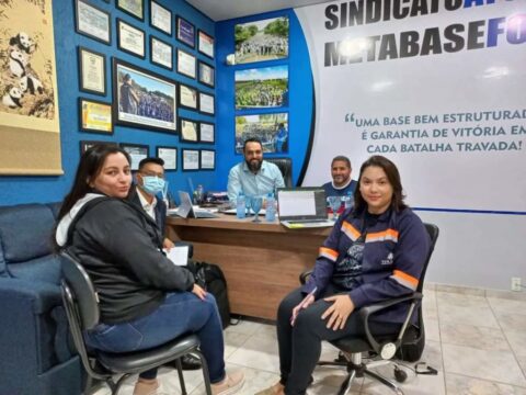 Dirigentes do Sindicato Metabase reúnem com representantes da empresa CREC-10