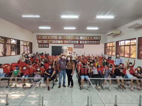 Alunos do 2° ano da Escola Municipal Prof. Ediene da Silva Dias, visitam a Câmara Municipal de Ouvidor