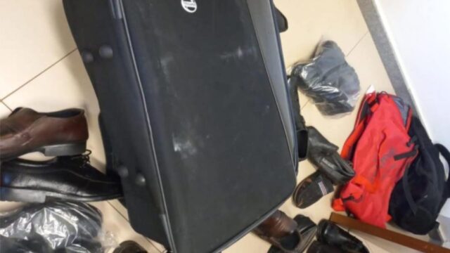 Quatro pessoas são presas após furtarem cerca de 100 itens de loja de sapatos em Araguari