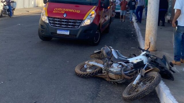 Colisão entre carro e moto deixa um ferido na rua Sinfrônio Martins, em Goiandira