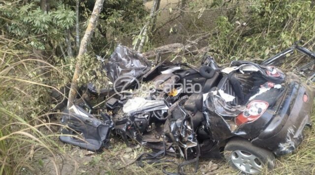 Com auxílio de drone, homem desaparecido há 4 dias é encontrado morto por familiares preso as ferragens em veículo, em Monte Carmelo