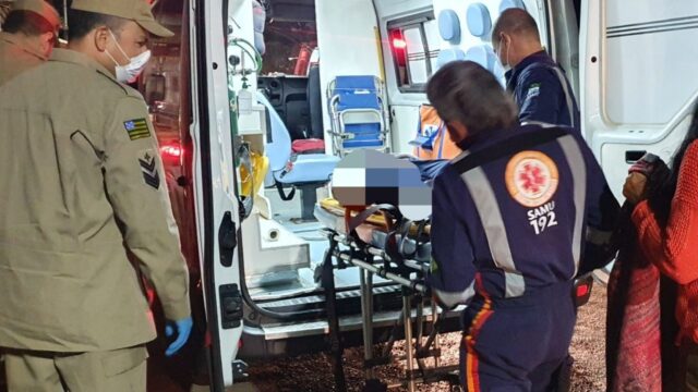 Acidente moto versus moto deixa uma vítima ferida na Vila Cruzeiro II, em Catalão