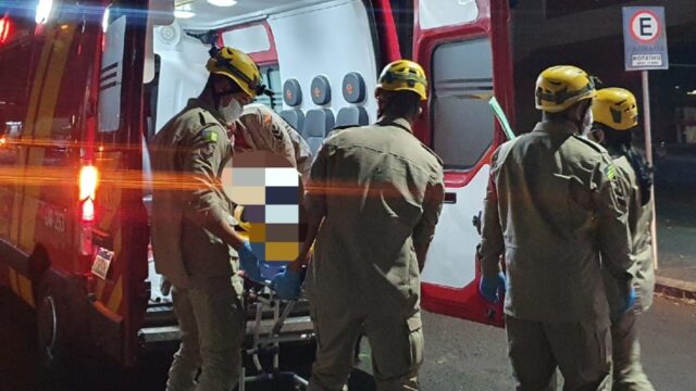 Acidente entre carro e moto deixa casal ferido em Catalão