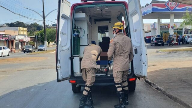 Mulher fica ferida em queda de moto em Catalão