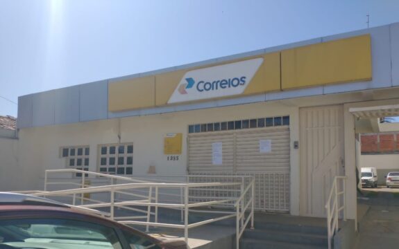 Homem é preso suspeito de matar colega a facadas durante briga em agência dos Correios, em Goiânia