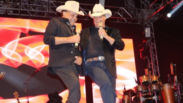 42° Expo Catalão; Gino & Geno encerram noite que começou com a grande final do ExpoCanta