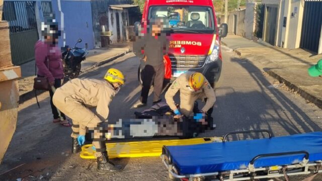 Motociclista fica ferido após bater em caçamba de lixo em Catalão