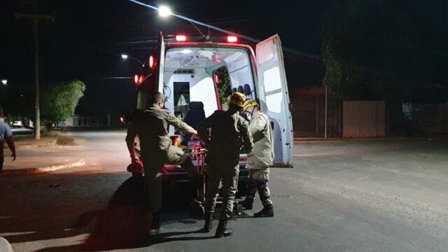 Colisão entre carro e moto em Catalão deixa mulher ferida