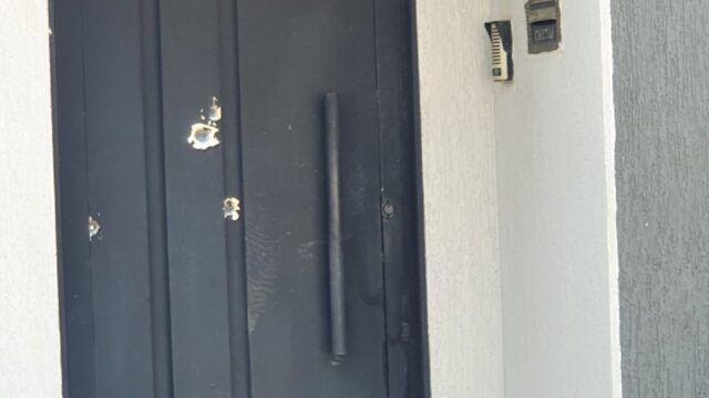 Portão de residência é alvo de disparo de arma de fogo em Catalão