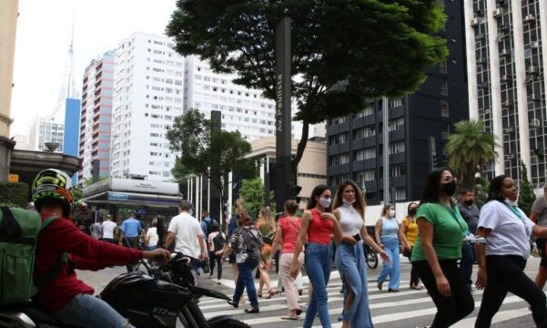 Brasil tem 9,8 mil novos casos de COVID e 37 óbitos em 24 horas