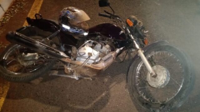 Passageira morre e condutor fica ferido após perder controle da moto em Araguari