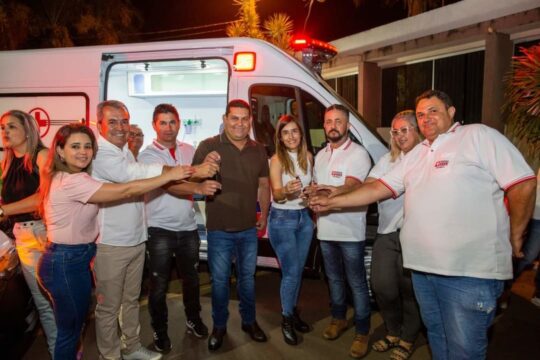 Prefeitura de Ouvidor entrega duas novas ambulâncias ao município com Investimento de R$ 415 mil