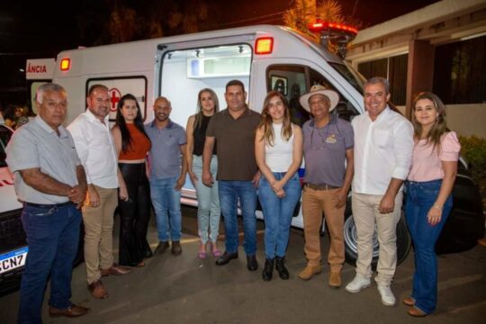 Presidente da Câmara de Ouvidor participa da entrega de duas novas ambulâncias para Ouvidor