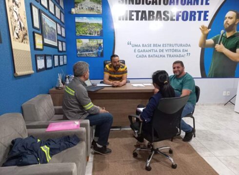 Dirigentes do Sindicato Metabase realizou nesta nesta sexta-feira (29), uma reunião com representantes da empresa CREC-10