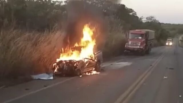 IML aguarda resultado de exames para liberar corpos de casal que morreu carbonizado na GO-020, em Urutaí