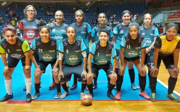 Equipe feminina de futsal de Catalão é campeã da Copa Futel de 2022 em Uberlândia