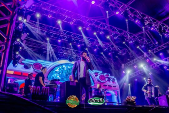 Gusttavo Lima se apresentou na 42° Expo Catalão, com um show que animou a noite nesta quinta-feira (21)