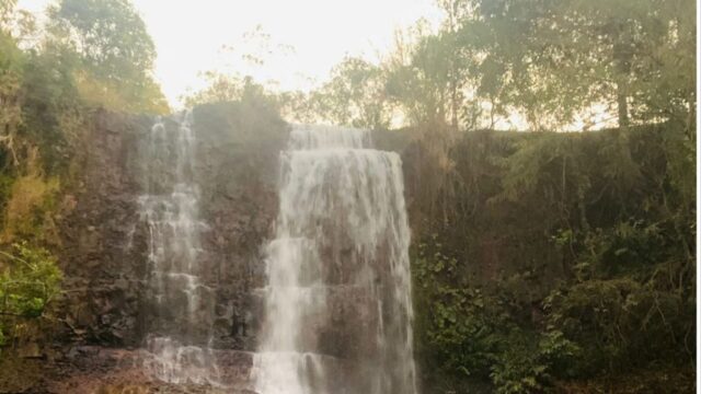 Queda de uma altura de quase 10 metros, deixa mulher ferida em cachoeira de Araguari/MG