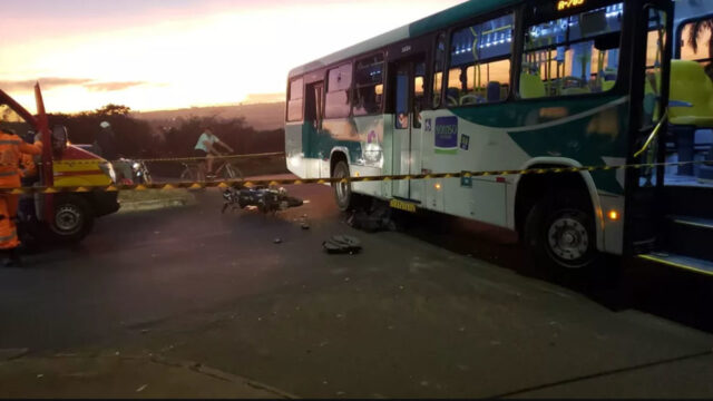 Motociclista morre em acidente com ônibus em cruzamento no Bairro Guarani, em Uberlândia