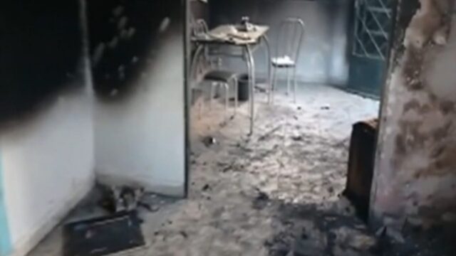 Casa pega fogo e fica destruída após criança de 3 anos brincar com isqueiro, em Anápolis