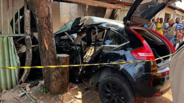 Motorista em fuga da PM destrói muro de casa no Jardim Brasília em Uberlândia