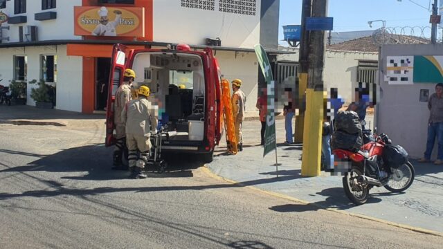 Colisão carro e moto deixa mulher ferida no bairro Ipanema em Catalão