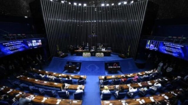 Senadores discutem elevar os próprios salários para até R$ 37 mil após as eleições