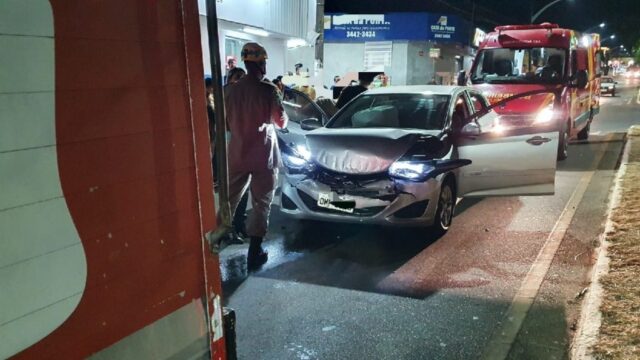 Colisão entre carro e caminhão, deixa uma pessoa ferida em Catalão