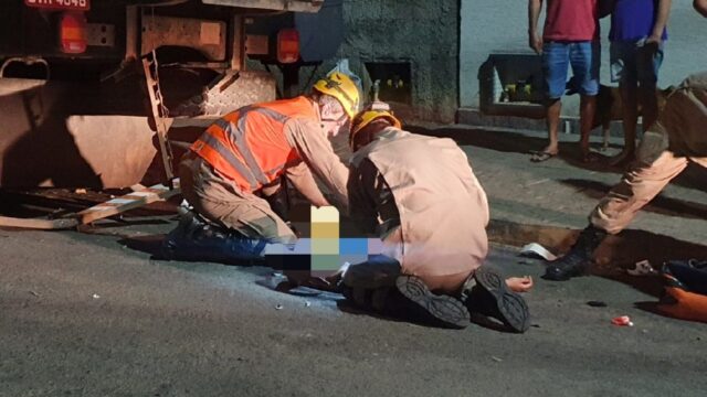 Motociclista fica gravemente ferida após bater em caminhão estacionado em Catalão