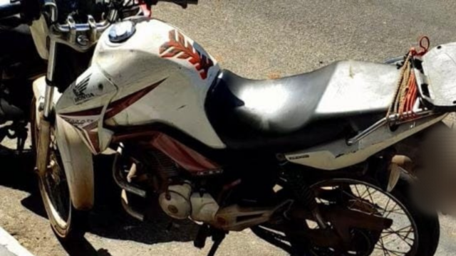 Acidente entre carro e moto deixa motociclista ferido, no centro de Catalão