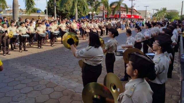 Desfile em comemoração a independência do Brasil, em Pires do Rio
