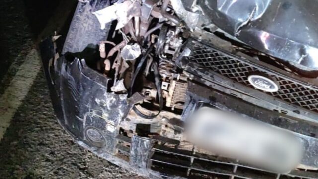 Acidente entre carro e trator deixa duas pessoas feridas na GO-210, próximo a Davinópolis