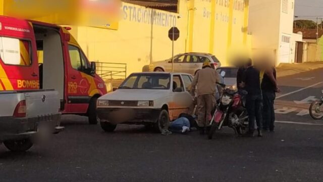 Acidente entre carro e moto é registrado no bairro Vila Chaud, em Catalão