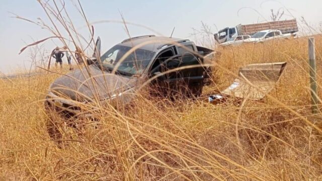Uma saída de pista seguida de capotamento deixa uma pessoa ferida na GO-139, em Caldas Novas