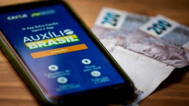 Auxílio Brasil começa a ser pago nesta segunda (19); confira datas