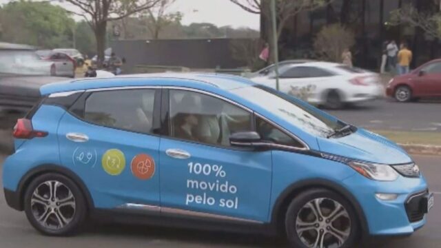 Carro elétrico movido a energia solar é lançado em Uberlândia