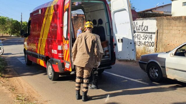 Homem fica ferido em queda de moto no bairro Santo Antônio, em Catalão