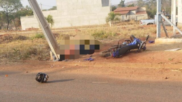 Motociclista de 43 anos morre ao colidir contra poste em Pires do Rio