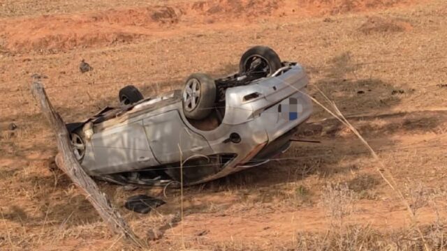 Saída de pista seguida de capotamento na GO-330 deixa duas pessoas feridas, no município de Ouvidor