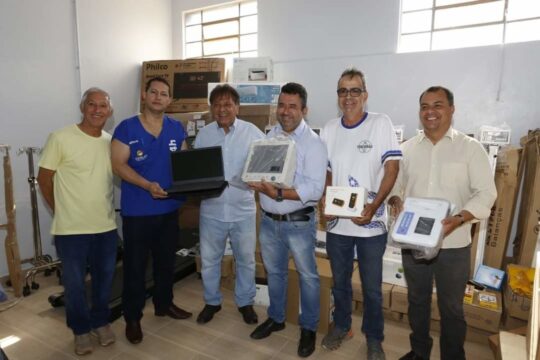 Prefeitura de Catalão entrega equipamentos e mobiliários para a Saúde do município