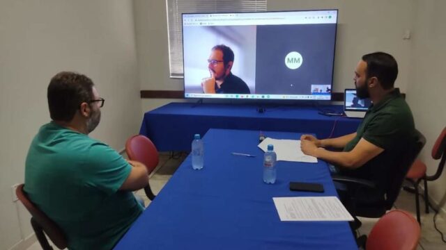 Dirigentes do Sindicato Metabase discutem acordo coletivo com empresa Armac
