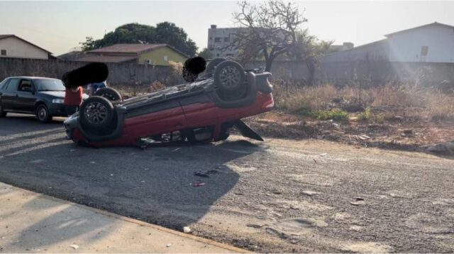 Acidente em cruzamento deixa uma pessoa ferida em Caldas Novas
