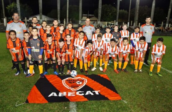 Campeonato de futebol Society interno da escolinha de futebol “Feras do Futuro” em parceria com ABECAT e CMOC, é realizado em Ouvidor