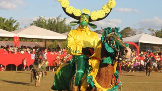Cavalhadas de Pirenópolis vencem prêmio internacional na categoria Festa do Ano