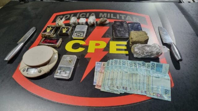 Dois suspeitos por tráfico de drogas são presos pela Companhia de Policiamento Especializado (CPE) na BR-050, em Cumari